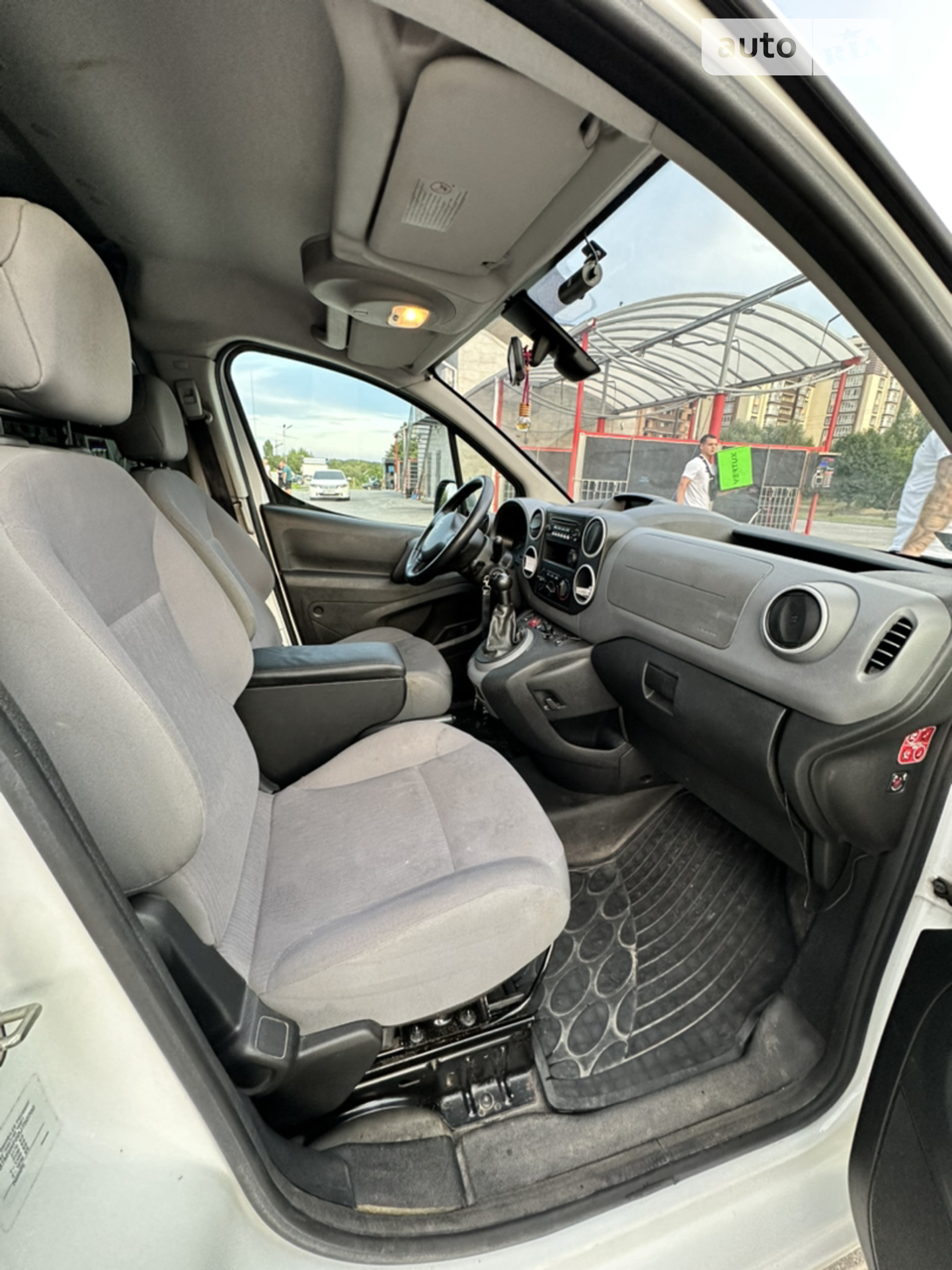 2013 Peugeot Partner - мініатюра 9