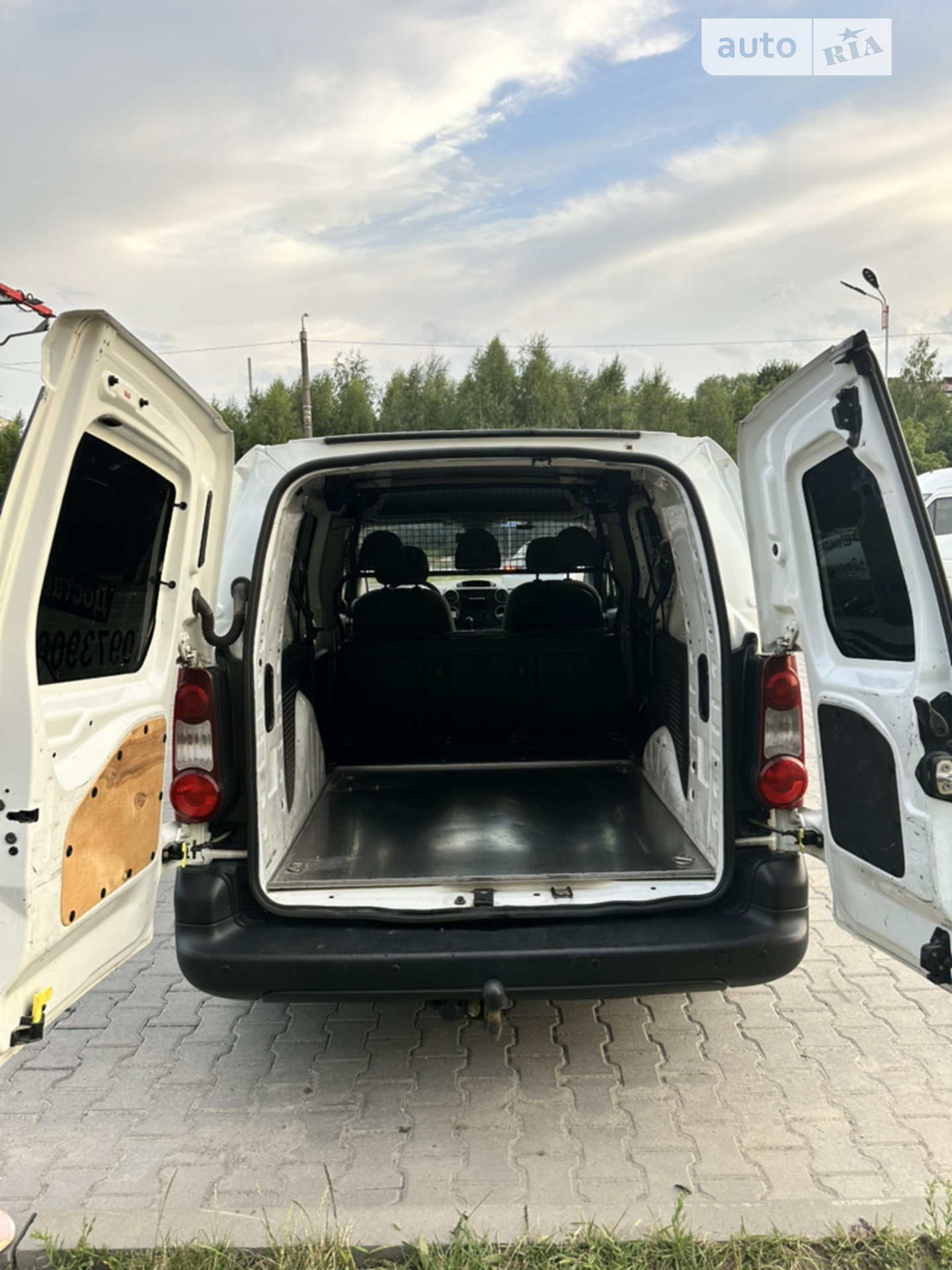 2013 Peugeot Partner - мініатюра 24
