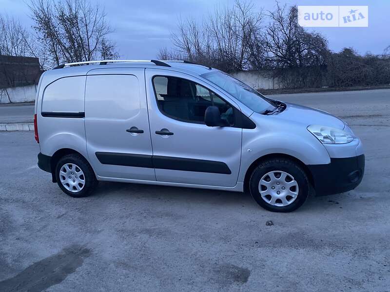 Вантажний фургон Peugeot Partner 2012 в Гадячі