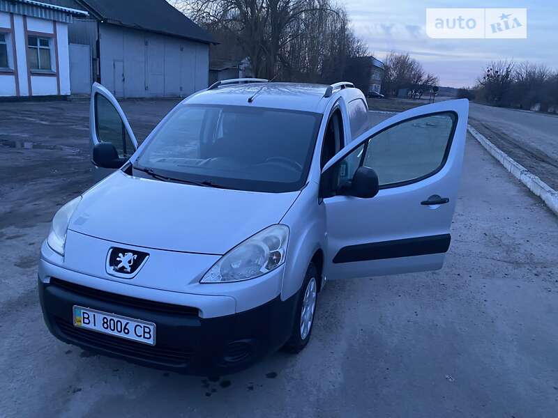 Вантажний фургон Peugeot Partner 2012 в Гадячі