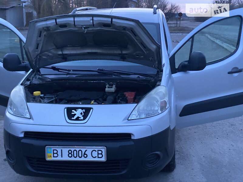 Вантажний фургон Peugeot Partner 2012 в Гадячі