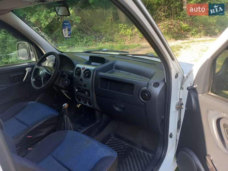 Мінівен Peugeot Partner 2004 в Чернівцях