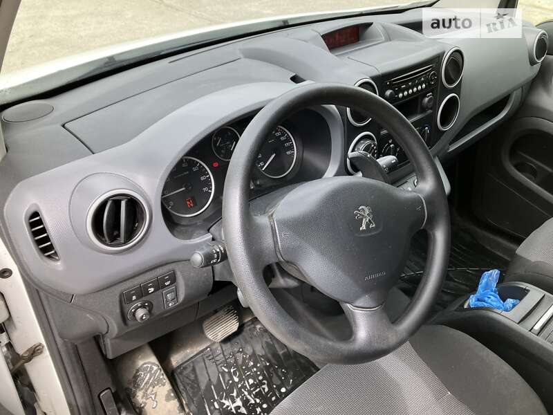 Вантажний фургон Peugeot Partner 2017 в Нетішині