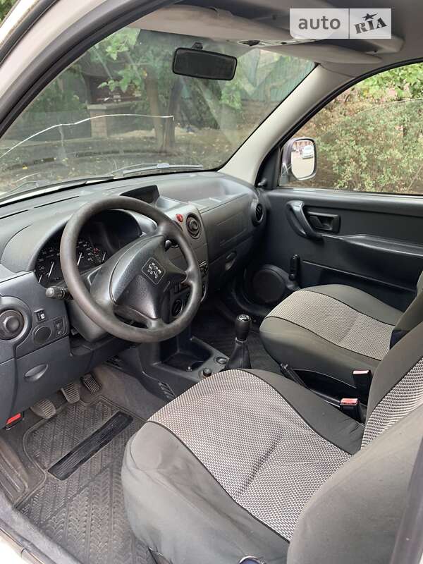 Вантажний фургон Peugeot Partner 2006 в Києві