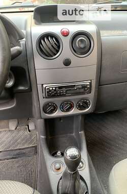 Грузовой фургон Peugeot Partner 2006 в 
