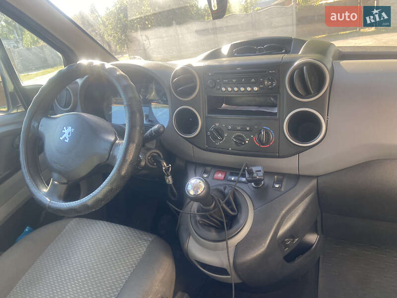 Минивэн Peugeot Partner 2009 в Хороле