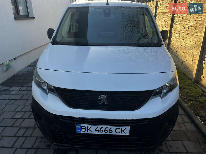 Вантажний фургон Peugeot Partner 2020 в Рівному