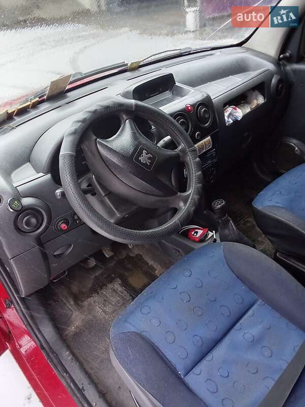 Мінівен Peugeot Partner 2005 в Сторожинці