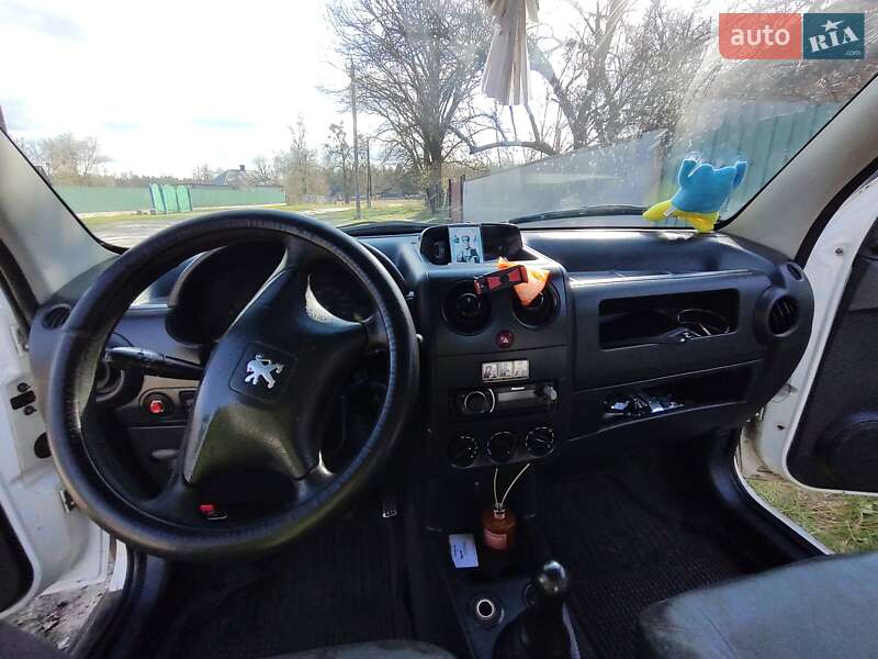 Грузовой фургон Peugeot Partner 2002 в Лебедине