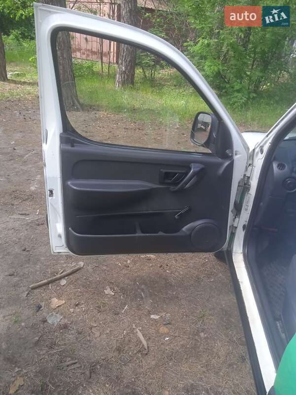 Грузовой фургон Peugeot Partner 2003 в Киеве