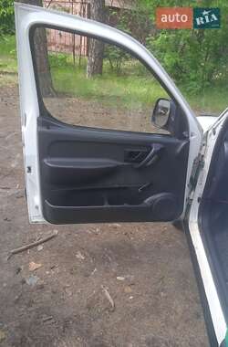 Грузовой фургон Peugeot Partner 2003 в 