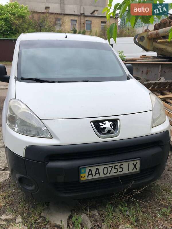 Грузовой фургон Peugeot Partner 2012 в 