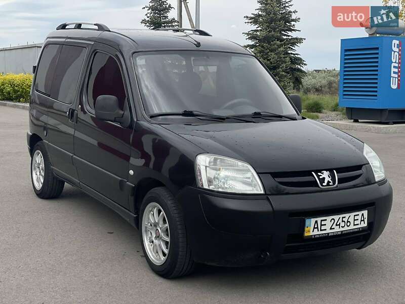 Мінівен Peugeot Partner 2004 в Дніпрі