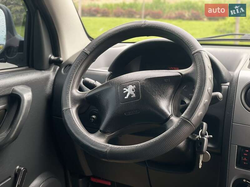 Мінівен Peugeot Partner 2004 в Дніпрі