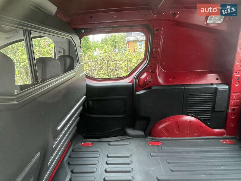 Вантажний фургон Peugeot Partner 2013 в Володимирі фото 33 Вантажний фургон Peugeot Partner 2013 в Володимирі