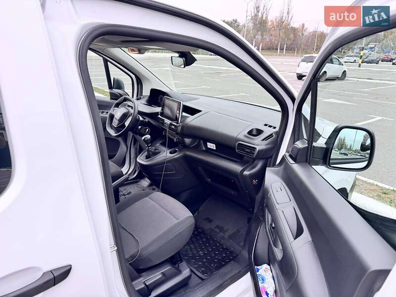 Минивэн Peugeot Partner 2023 в Киеве