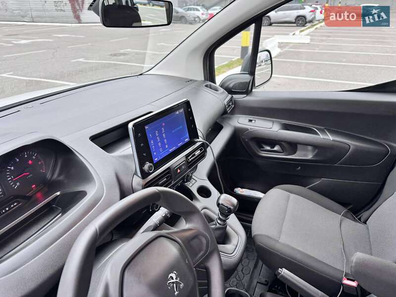 Минивэн Peugeot Partner 2023 в Киеве