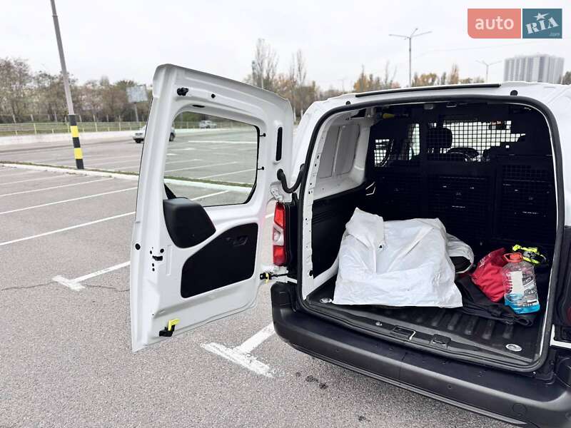 Минивэн Peugeot Partner 2023 в Киеве
