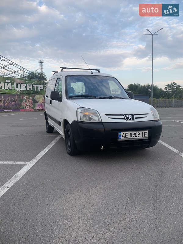 Вантажний фургон Peugeot Partner 2007 в Дніпрі