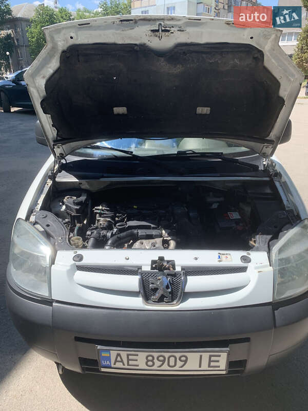 Вантажний фургон Peugeot Partner 2007 в Дніпрі