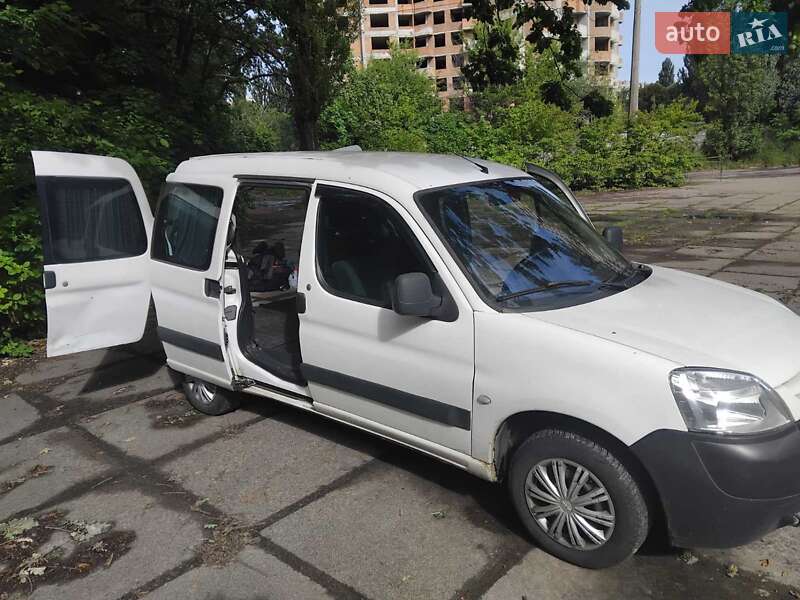 Грузопассажирский фургон Peugeot Partner 2004 в Киеве
