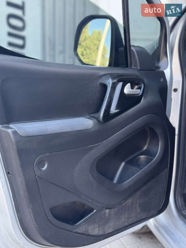 Минивэн Peugeot Partner 2010 в Хмельницком