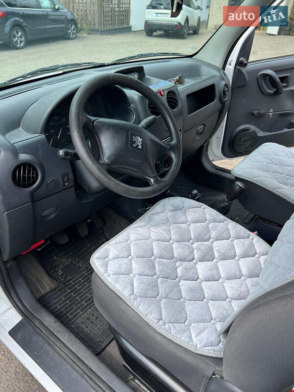 Вантажний фургон Peugeot Partner 2007 в Овручі