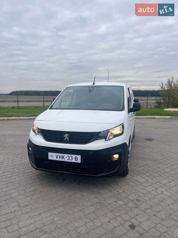 Вантажний фургон Peugeot Partner 2020 в Радивиліві