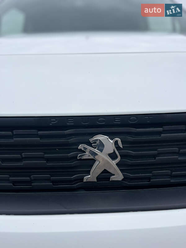 Вантажний фургон Peugeot Partner 2020 в Радивиліві