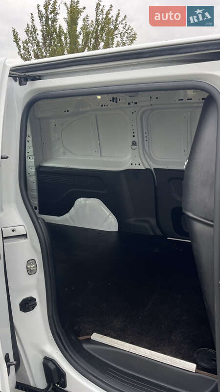 Вантажний фургон Peugeot Partner 2020 в Радивиліві