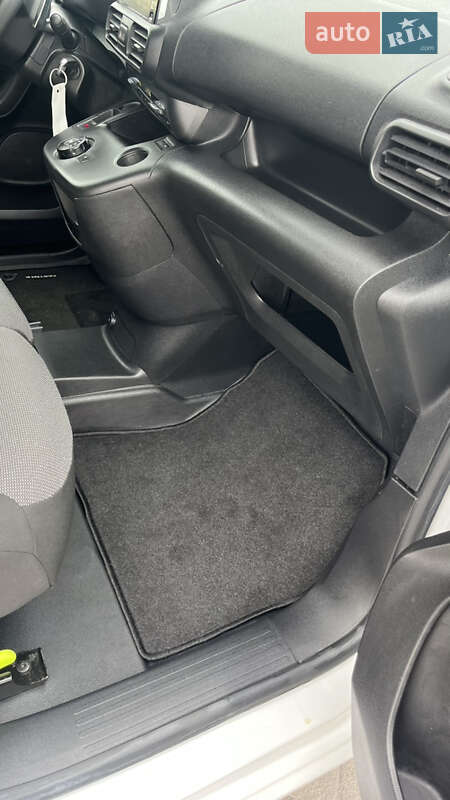 Вантажний фургон Peugeot Partner 2020 в Радивиліві