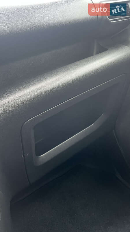 Вантажний фургон Peugeot Partner 2020 в Радивиліві