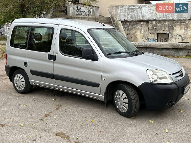 Мінівен Peugeot Partner 2011 в Дніпрі