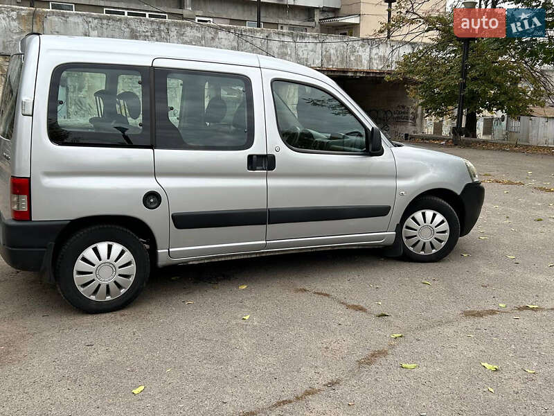 Мінівен Peugeot Partner 2011 в Дніпрі