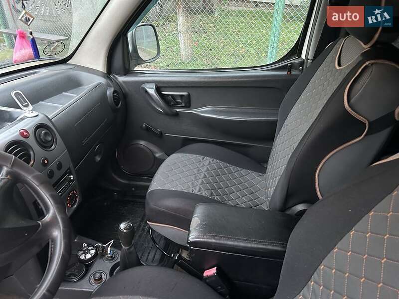 Минивэн Peugeot Partner 2006 в Ровно