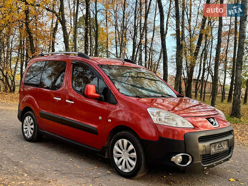 Мінівен Peugeot Partner 2010 в Охтирці