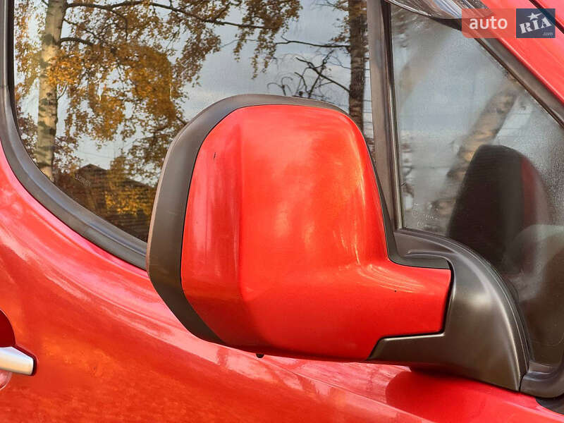 Мінівен Peugeot Partner 2010 в Охтирці