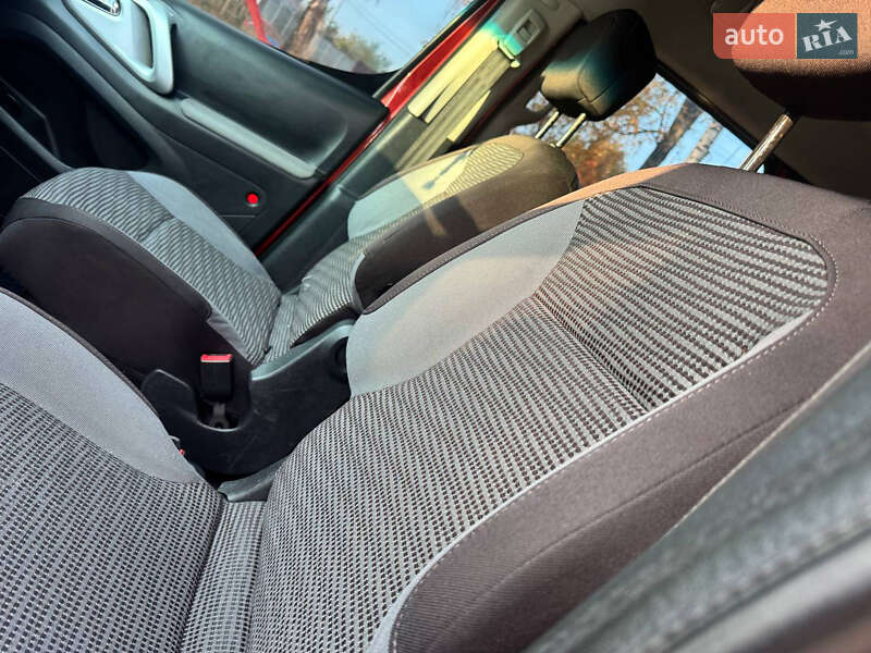 Мінівен Peugeot Partner 2010 в Охтирці