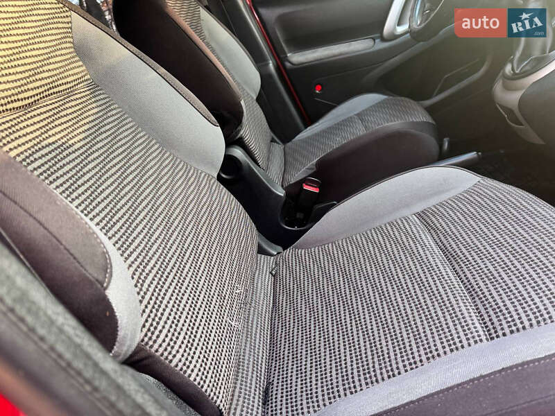 Мінівен Peugeot Partner 2010 в Охтирці