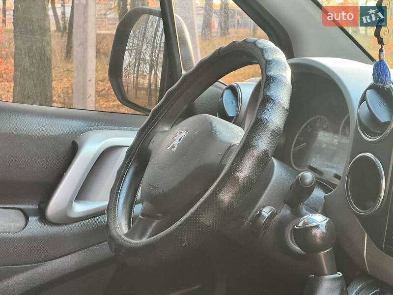 Мінівен Peugeot Partner 2010 в Охтирці
