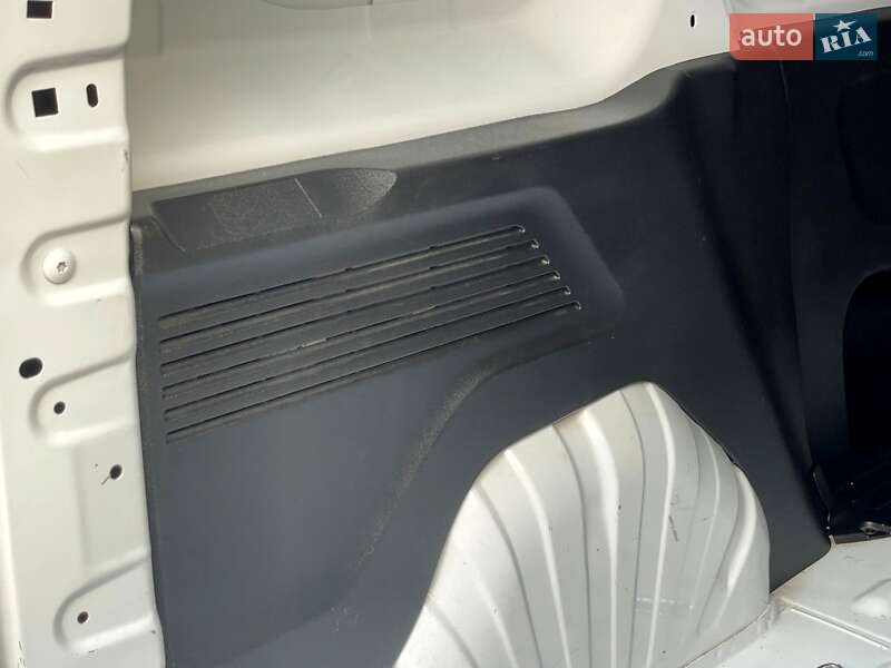 Грузовой фургон Peugeot Partner 2023 в Киеве фото 53 Грузовой фургон Peugeot Partner 2023 в Киеве