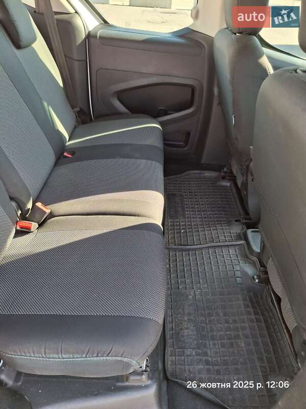 Минивэн Peugeot Partner 2017 в Киеве фото 18 Минивэн Peugeot Partner 2017 в Киеве