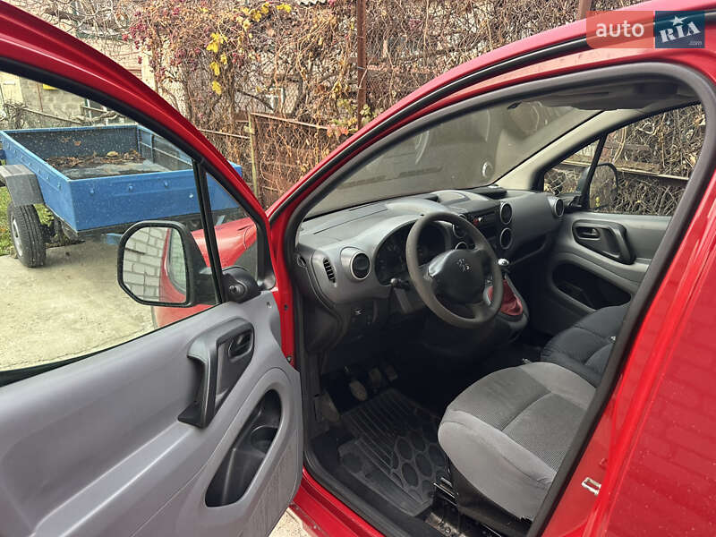 Грузовой фургон Peugeot Partner 2010 в Днепре