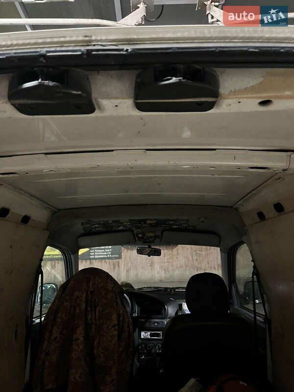 Грузовой фургон Peugeot Partner 2001 в Черновцах