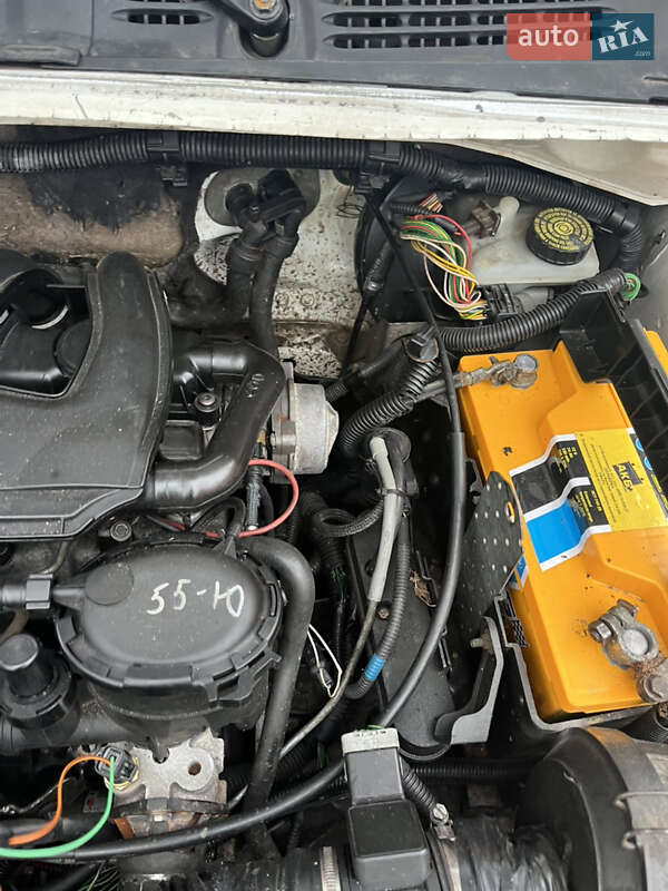 Грузовой фургон Peugeot Partner 2001 в Черновцах