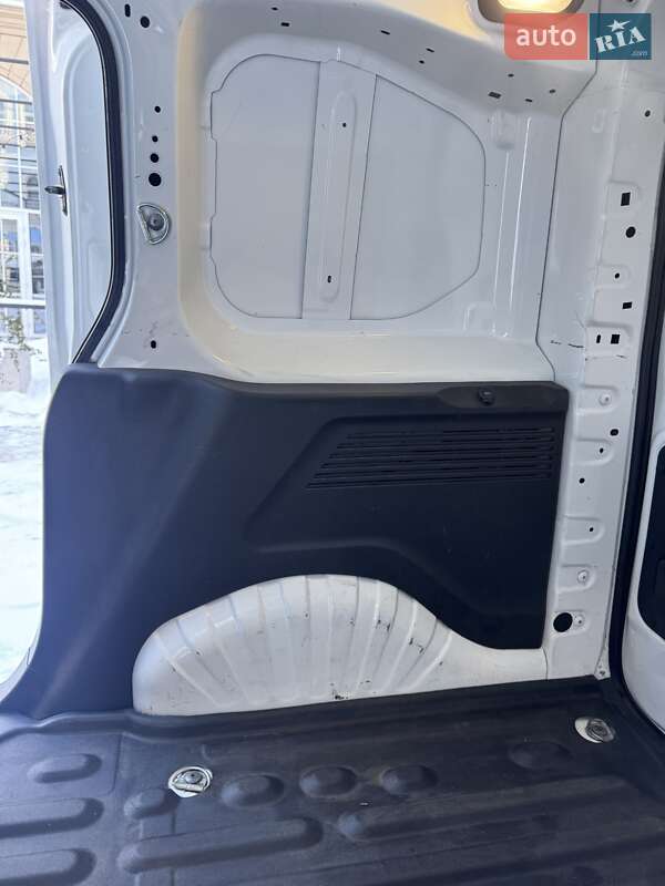 Вантажний фургон Peugeot Partner 2019 в Рівному