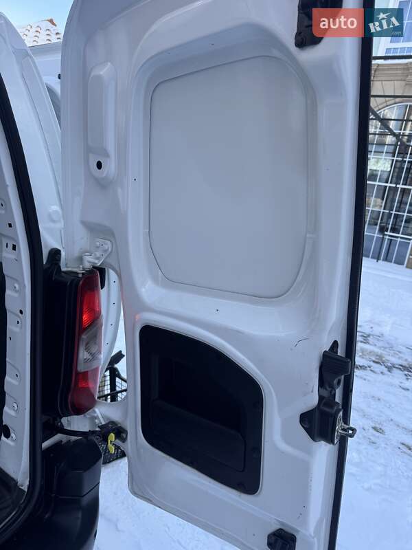 Вантажний фургон Peugeot Partner 2019 в Рівному