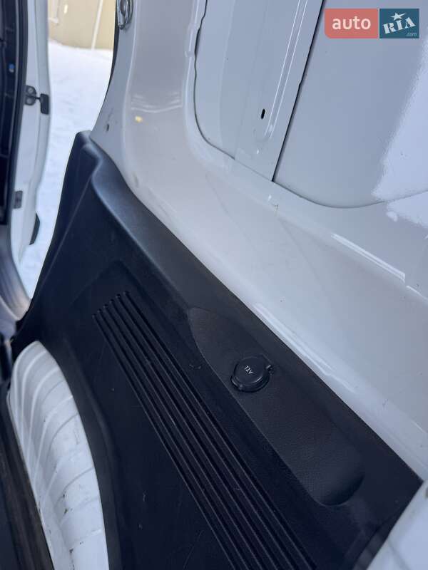 Вантажний фургон Peugeot Partner 2019 в Рівному