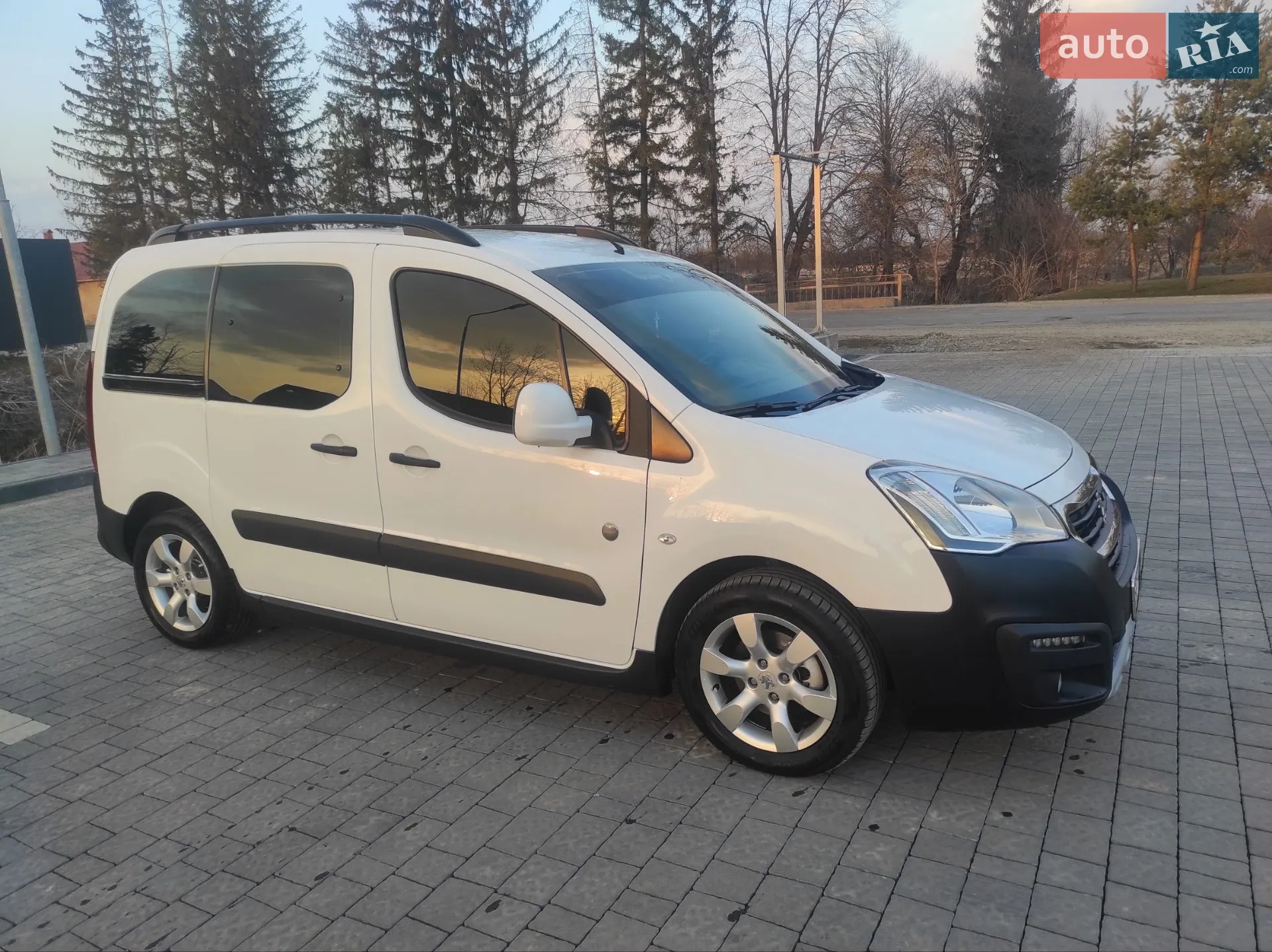 2015 Peugeot Partner - мініатюра 33