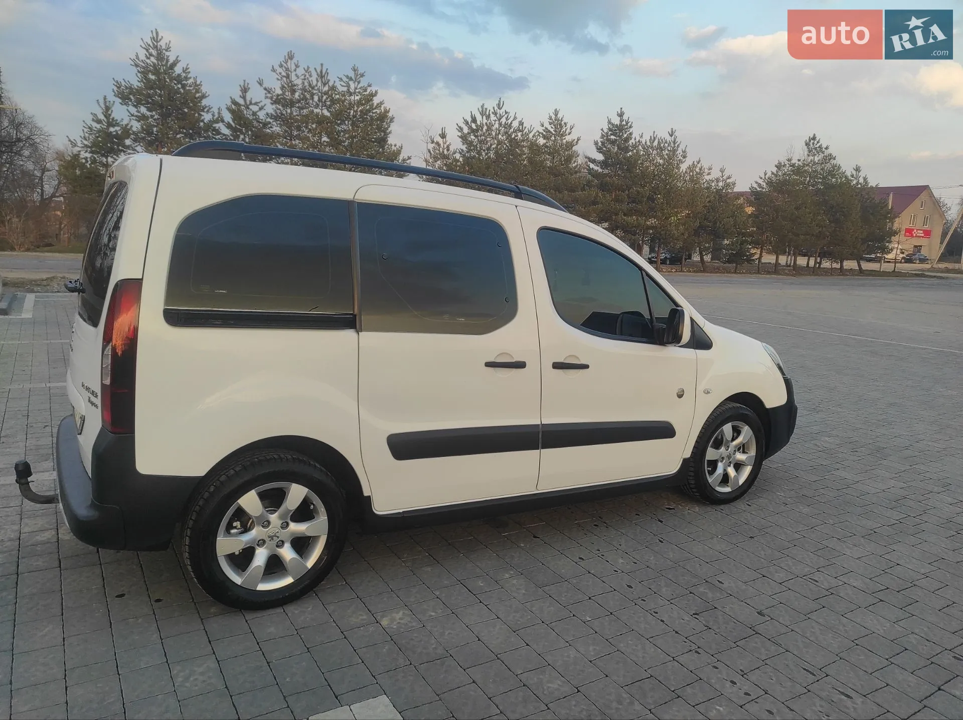 2015 Peugeot Partner - мініатюра 38
